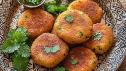 1 कप मखाने में आलू-सूजी डालकर बनाएं कुरकुरी टिक्की, साथ में नोट करें गार्लिक रोस्टेड मखाना की रेसिपी