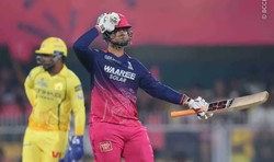 वैभव सूर्यवंशी का 15 गेंद पर पचासा, IPL में तोड़ा अपना ही रिकॉर्ड; अभिषेक शर्मा-इशान किशन से निकले आगे