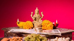 Vastu Shastra: घर में सुख-शांति चाहते हैं, तो इन छोटी-छोटी आदतों में करें सुधार, बढ़ेगी सकारात्मक ऊर्जा और मां लक्ष्मी होंगी प्रसन्न