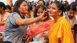 यूपी-उत्तराखंड के विधानसभा चुनाव से पहले लागू हो सकता है महिला आरक्षण, तैयारी कर रही मोदी सरकार