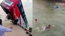 बांग्लादेश में दर्दनाक हादसा: फेरी पर चढ़ते समय नदी में गिरी बस, 23 लोगों की मौत-कई घायल
