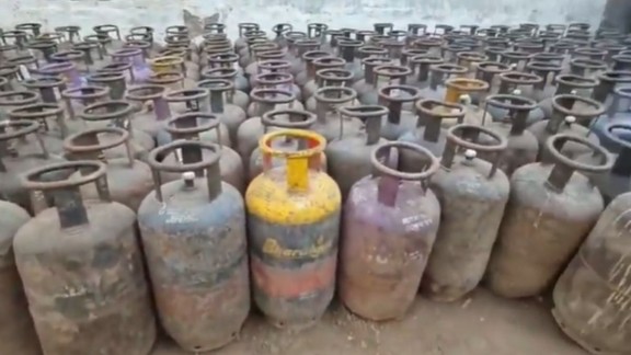 delhi police, lpg cylinder, cylinder