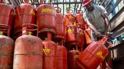 ‘LPG की सप्लाई चिंता का विषय’, पेट्रोलियम मंत्रालय बोला- स्टॉक खत्म होने की कोई रिपोर्ट नहीं