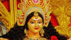 Maa Chandraghanta Mantra: चैत्र नवरात्रि के तीसरे दिन इन मंत्रों का जाप करें, मां चंद्रघंटा बरसाएंगी कृपा