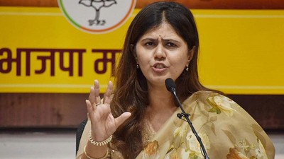 बॉम्बे हाई कोर्ट ने पंकजा मुंडे को जारी किया नोटिस