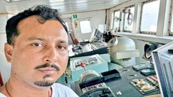 मिसाइल हमले से बच गए, लेकिन घर नहीं लौट पा रहे, पासपोर्ट जलने से विदेश में फंसे 8 भारतीय नाविक