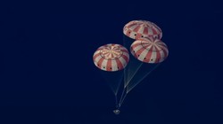 चांद से सकुशल वापसी: आर्टेमिस II ने रचा इतिहास, ट्रंप बोले- अब मंगल की ओर मानव की अगली छलांग