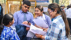 CBSE ने कक्षा 6 से थर्ड लैंग्वेंज को किया अनिवार्य, अब दो की जगह तीन भाषाएं पढ़ेंगे स्टूडेंट; यहां देखें बोर्ड का नया करिकुलम