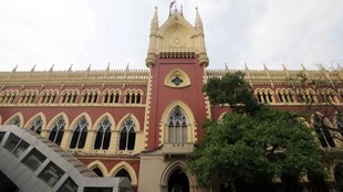 Calcutta High Court | deduction of rent | gratuity employee |