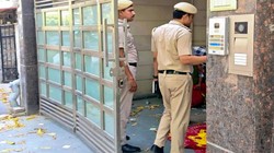 दिल्ली में भरोसे का खौफनाक अंत : घरेलू सहायक ने लूट के बाद बेटी की हत्या कर हिला दी राजधानी | संपादकीय