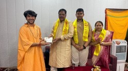 बागेश्वर सरकार के धीरेंद्र शास्त्री से मिले पूर्व CJI बीआर गवई, कभी भगवान पर उनकी टिप्पणी को लेकर हुआ था विवाद