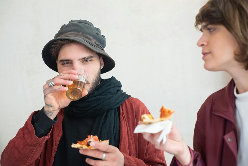 EATING & DRINKING
