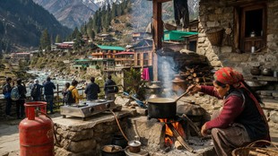 Gas Crisis Deepens in Kullu Villagers Abandon Modern Kitchens for Traditional Stoves Tourism Industry Hit
