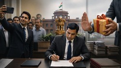 अफसरों के लिए ‘लक्ष्मण रेखा’, न सेल्फी, न तोहफा; घोटालों के बाद सतर्क हुई हरियाणा सरकार