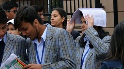 Himachal Class 10 Board Exam: हिमाचल प्रदेश में 10वीं बोर्ड परीक्षा की कॉपियों से छेड़छाड़ का आरोप, अभिभावकों और छात्रों का प्रदर्शन