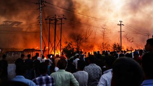 Lucknow slum fire, Vikas Nagar slum fire Lucknow, Lucknow slum fire today, Uttar Pradesh Vikas Nagar slum fire, massive fire in Lucknow, Vikas Nagar slums Lucknow fire, Lucknow Vikas Nagar area fire, slum fire in Uttar Pradesh
