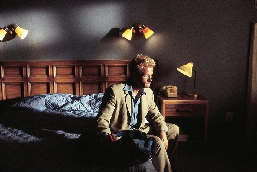 MEMENTO (2000)