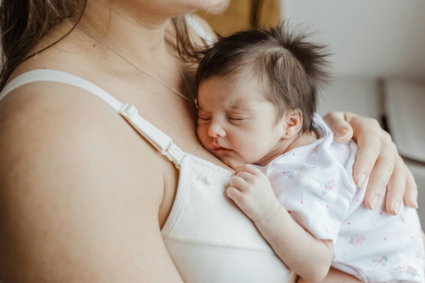 NEWBORNS KNOW MOM