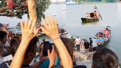 ‘गंगा बंगाल की आत्मा में बहती है’, हुगली के तट पर नाविकों से मिले पीएम नरेंद्र मोदी, X पर शेयर की तस्वीरें