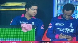 IPL में विवाद: डगआउट में मोबाइल इस्तेमाल करते पकड़े गए RR के मैनेजर, जांच में जुटा BCCI