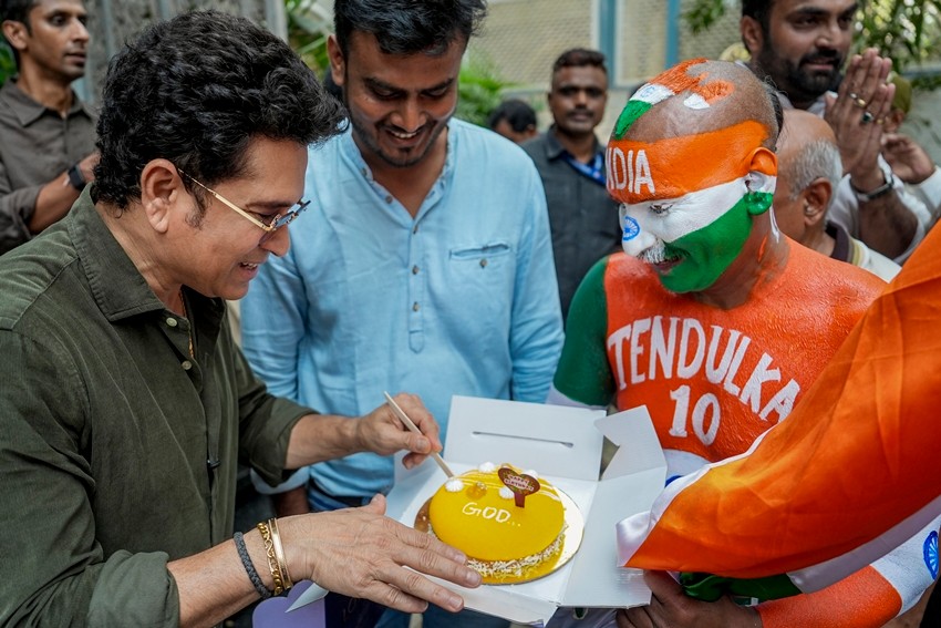 Sachin Tendulkar cake cutting