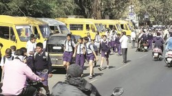 गौतमबुद्ध नगर में स्कूली बसों की सुरक्षा पर सवाल, 300 से ज्यादा बसों का पोर्टल पर रजिस्ट्रेशन नहीं