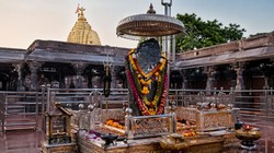 कैसे पहुंचे शनि शिंगणापुर मंदिर? जानिए यात्रा, महत्व और इससे जुड़ी पूरी कहानी