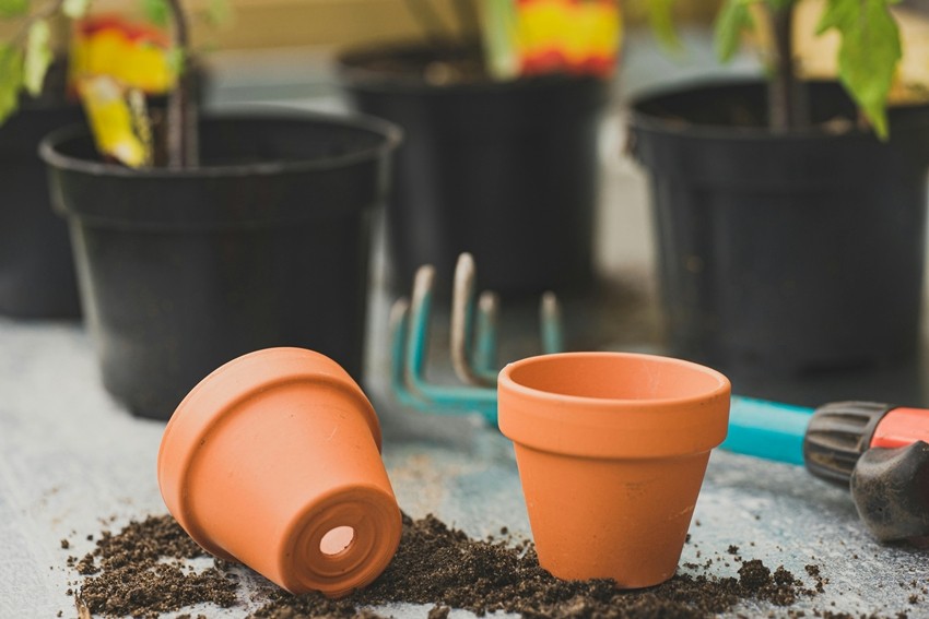 USE DRAINAGE POTS