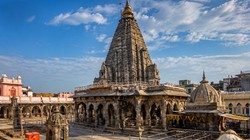 पितृपक्ष में क्यों खास है गया का विष्णुपद मंदिर, जानिए धार्मिक महत्व, इतिहास और कैसे पहुंचे