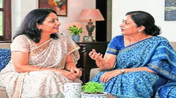 धुंध के पार का उजाला | आत्मसम्मान और नारी जागरण की प्रेरक कहानी