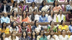 कुछ तो मजबूरियां होंगी… सरकार ने क्यों आधी रात जारी की नारी शक्ति वंदन अधिनियम को लेकर अधिसूचना