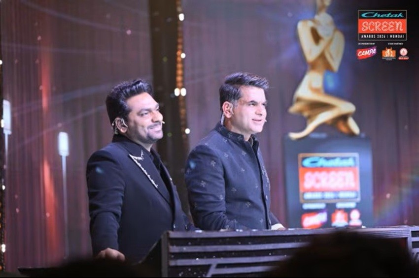 Zakir Khan took to the stage to share the hosting duties with Saurabh Dwivedi