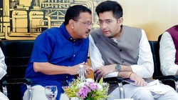 राघव चड्ढा को AAP ने डिप्टी लीडर पद से हटाया, क्या पार्टी से भी होगी विदाई? ये घटनाक्रम करते हैं बड़ा इशारा