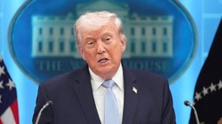 अमेरिकी नौसेना स्ट्रेट ऑफ होर्मुज में आने-जाने वाले हर जहाज को रोकेगी- डोनाल्ड ट्रंप