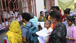 BJP, कांग्रेस और AAP की ओर से चुनाव में उम्मीदवार ने भर दिया पर्चा, गुजरात में सामने आया दिलचस्प मामला