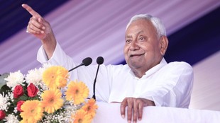 नीतीश के इस्तीफे से पैतृक गांव कल्याण बिगहा में मायूसी! ग्रामीणों ने कहा- ‘पार्टी के अंदर बैठे हैं विभीषण’ नीतीश के इस्तीफे से पैतृक गांव कल्याण बिगहा में मायूसी! ग्रामीणों ने कहा- ‘पार्टी के अंदर बैठे हैं विभीषण’