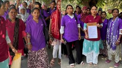 Noida News: ‘न बैठने की जगह, न शौचालय’, अब नोएडा में महिला गिग वर्कर्स का विरोध प्रदर्शन