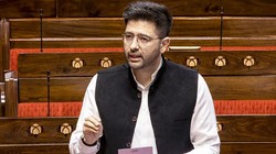 राघव चड्डा को बड़ा झटका, AAP ने राज्यसभा में उपनेता के पद से हटाया, सदन में बोलने पर भी रोक