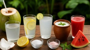 Best Electrolyte Drinks for Summer, गर्मी के लिए इलेक्ट्रोलाइट ड्रिंक,Body me pani ki kami kaise puri kare,शरीर में पानी की कमी कैसे दूर करें, Dehydration symptoms and remedies,