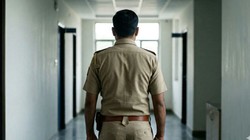 प्यार से लेकर धर्मांतरण और 17 लाख की वसूली तक, पुलिस कॉन्स्टेबल को दिल्ली की महिला ने कैसे फंसाया?