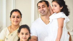 प्रतीक यादव ने स्कूल में कर दिया था अपर्णा को प्रपोज, ईमेल पर करते थे मैसेज, मुलायम के छोटे बेटे की लव स्टोरी