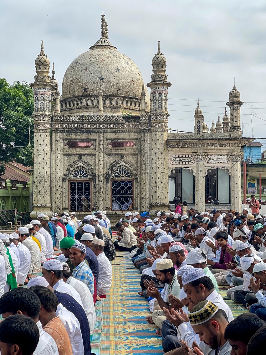 Massive Crowds Offer Prayers At Mosques And Eidgahs