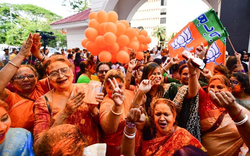 Streets filled with cheering supporters