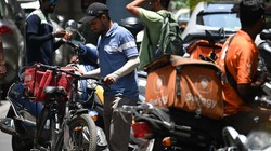 ‘सिस्टम हमारा दर्द नहीं समझ सकता’, महाराष्ट्र में भीषण गर्मी के बीच गिग वर्कर्स की जद्दोजहद
