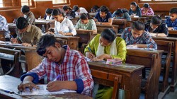 Gujarat Board Result 2026: गुजरात बोर्ड कक्षा 10वीं और 12वीं का रिजल्ट कब होगा जारी? यहां है संभावित तारीख और स्कोरकार्ड डाउनलोड करने का डायरेक्ट लिंक