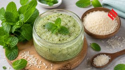 टैनिंग, डेड स्किन और ऑयली स्किन से राहत पाने का घरेलू उपाय, इस तरह बनाएं पुदीना और चावल का स्क्रब