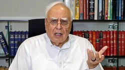 विजय को मुख्यमंत्री पद की शपथ न दिलाने पर राज्यपाल पर बरसे कपिल सिब्बल, बोले-‘भाजपा के एजेंट हैं सभी गवर्नर’