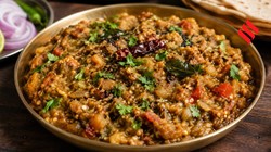 चाहते हैं थोड़ा अलग टेस्ट तो बनाएं महाराष्ट्र स्टाइल में बैंगन का भर्ता, यहां देखें स्वादिष्ट रेसिपी
