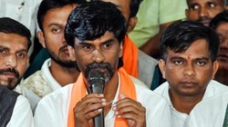 आंदोलन जारी रखने पर अड़े मनोज जरांगे पाटिल, ओबीसी महासंघ ने दी चेतावनी