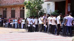 NEET पेपर लीक कांड: 5000 रुपये वाला व्हाट्सऐप ग्रुप, ‘गेस पेपर’ के नाम पर बिका असली प्रश्नपत्र, जांच में बड़े नेटवर्क का खुलासा